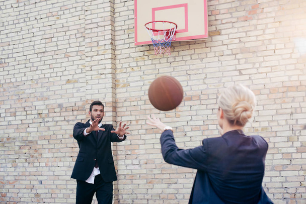 business colleagues playing basketball - Foto, afbeelding