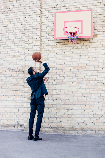 businessman playing basketball - Fotó, kép