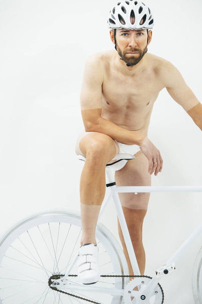 Nake man with white bicycle - Photo, Image