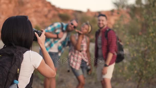 Girl taking photo of friends while traveling - Footage, Video