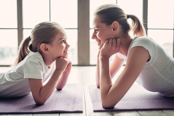Mom with daughter working out at home - Valokuva, kuva