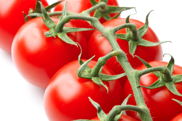 Bando de tomates na videira
 - Foto, Imagem