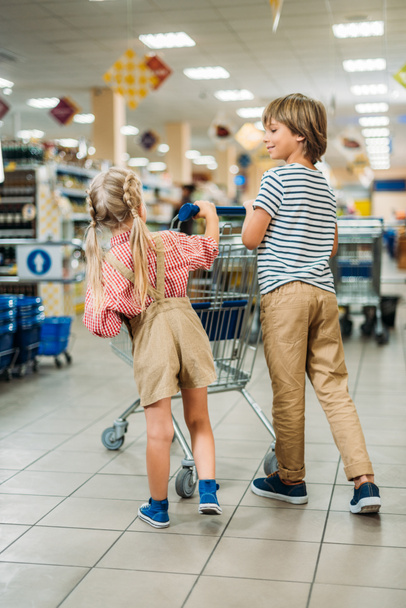 kids with shopping cart in supermarket - Zdjęcie, obraz