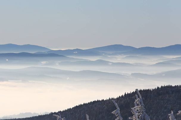 colinas cobertas de neve
 - Foto, Imagem