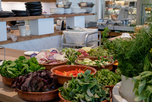 Frisches Gemüse in der Restaurantküche - Foto, Bild