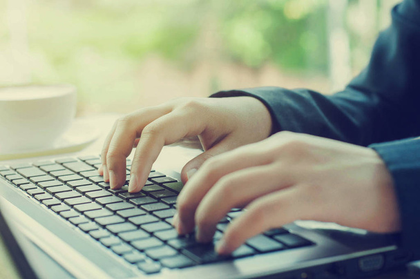 businesswoman's hands typing on laptop keyboard - Foto, Imagen