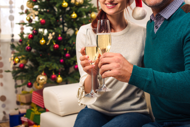 couple drinking champagne at new year - 写真・画像