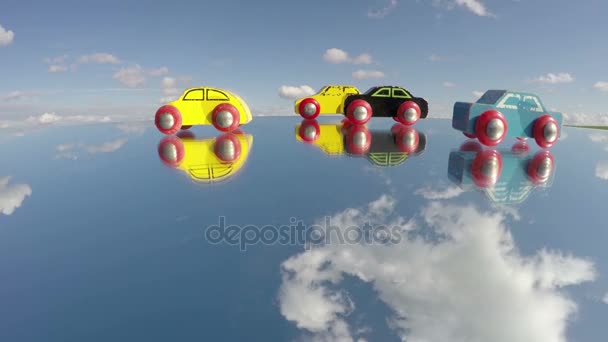 Vier kleurrijke oldtimers houten speelgoed op spiegel en wolken, time-lapse  - Video