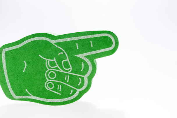 Zielony ręka z rozszerzonych palcem wskazującym na białym tle - Zdjęcie, obraz