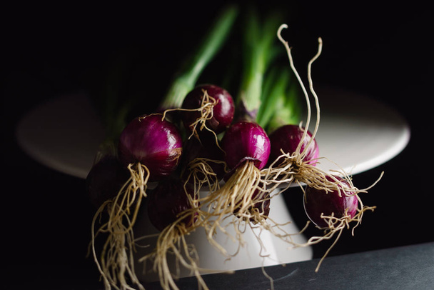 red onion bulbs - Foto, afbeelding