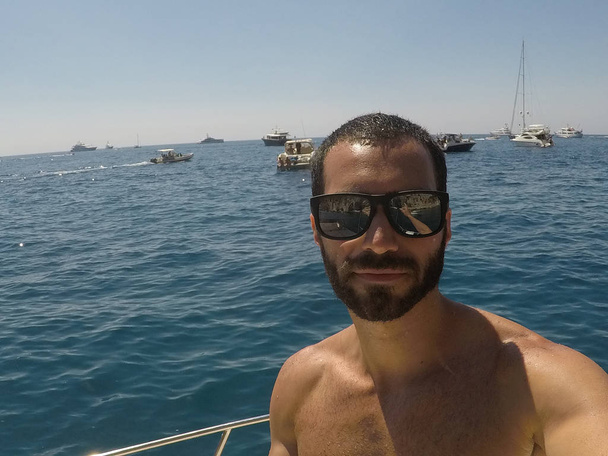 Guy Taking a Selfie in Amalfi Coast, Italy - Фото, зображення