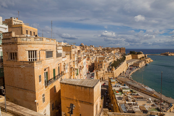 Málta - légifelvételek az ókori város Valletta, egy napsütéses napon a kék ég - Fotó, kép