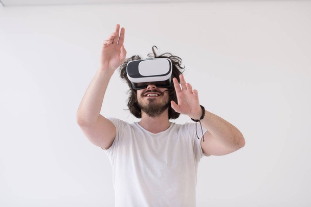 Man using headset of virtual reality - Zdjęcie, obraz