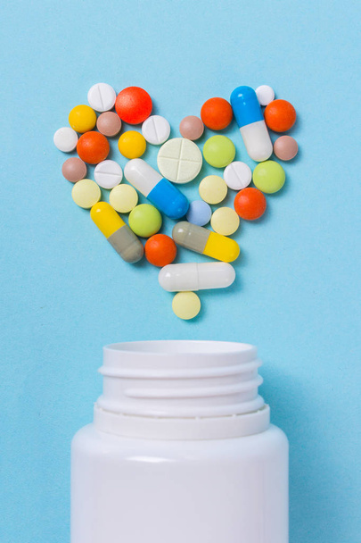 Pillole, compresse e capsule di medicinali per uso
 - Foto, immagini