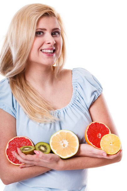 Woman holding fruits kiwi. orange, lemon and grapefruit - Valokuva, kuva