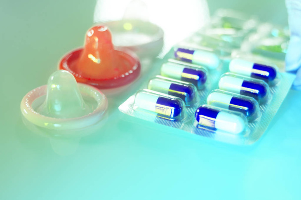 Condón de goma anticonceptivo
 - Foto, imagen