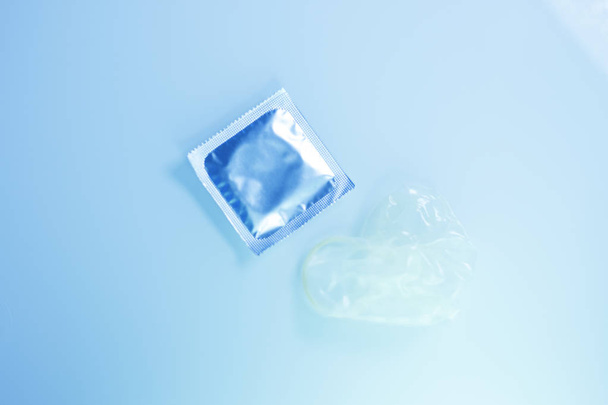 Condón de goma anticonceptivo
 - Foto, Imagen