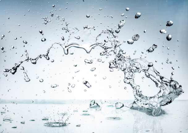 The splash splashing in the white background - Foto, immagini