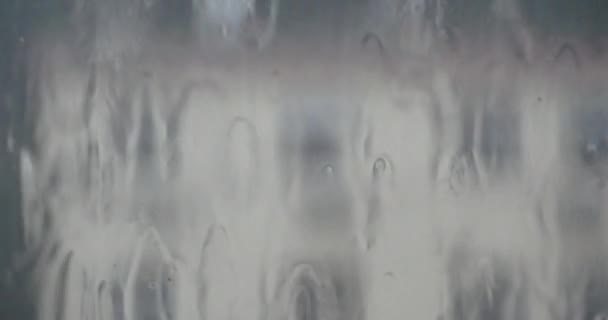 4 k παράθυρο σταγόνες βροχής, θαμπάδα σπίτι. - Πλάνα, βίντεο