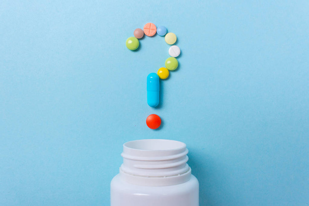 Různé farmaceutické medicíny prášky, tablety a kapsle sym - Fotografie, Obrázek