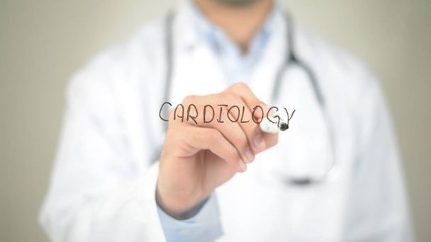 Cardiologia, Doutor escrevendo na tela transparente
 - Foto, Imagem