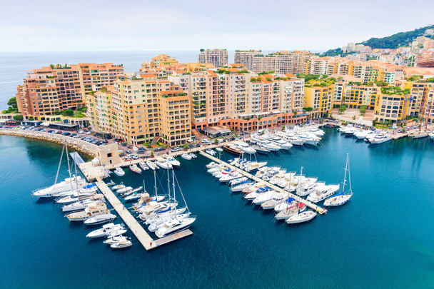 uitzicht op de beroemde Port de Fontvieille in Monaco - Foto, afbeelding