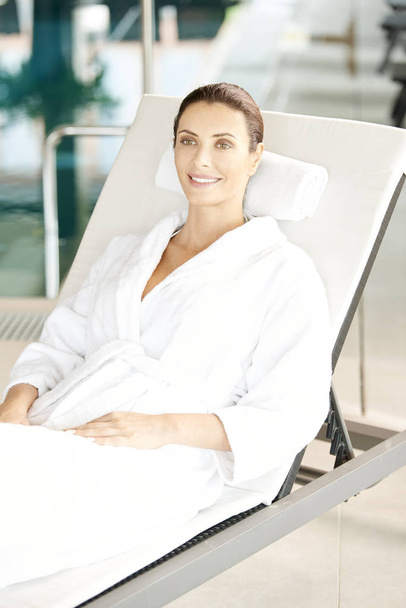 woman relaxing at the spa - Фото, изображение