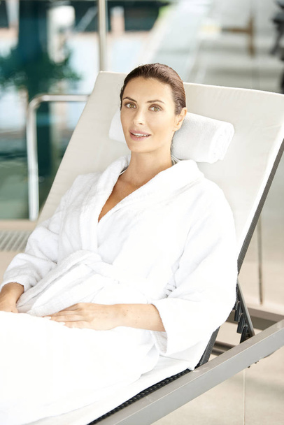 woman relaxing at the spa - Foto, Imagen