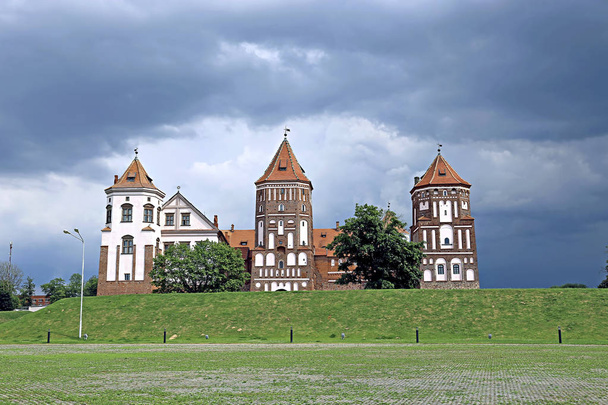 Antiguo Complejo del Castillo de Mir en Bielorrusia
 - Foto, Imagen