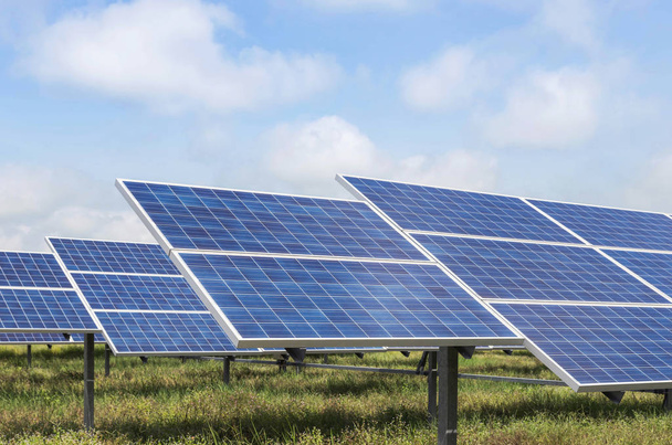 太陽からの太陽電池パネル代替再生可能エネルギー  - 写真・画像