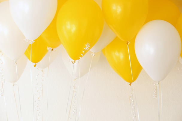 Yellow and white balloons - Photo, image