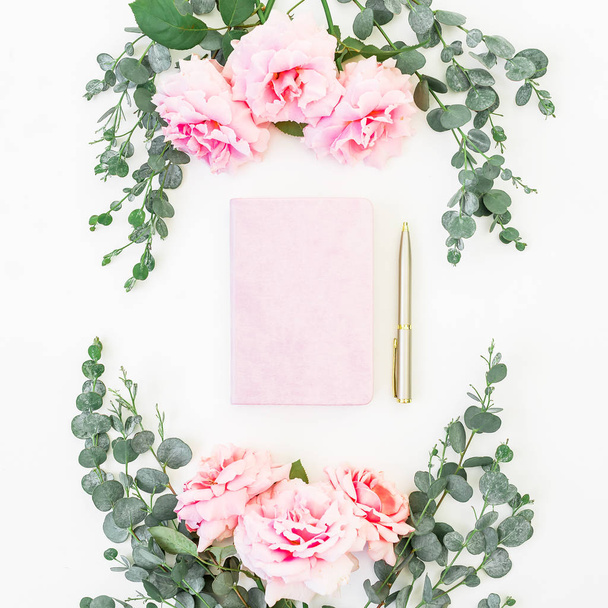 Floral frame van roze bloemen   - Foto, afbeelding