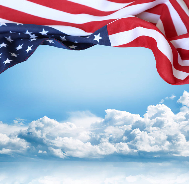 bandera americana y cielo
 - Foto, Imagen