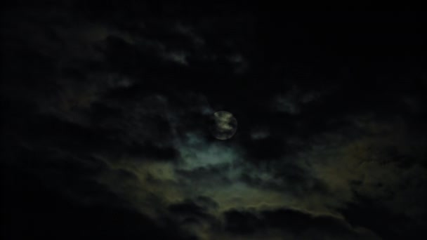 Luna Nueva y Nubes en el Cielo Negro
 - Imágenes, Vídeo