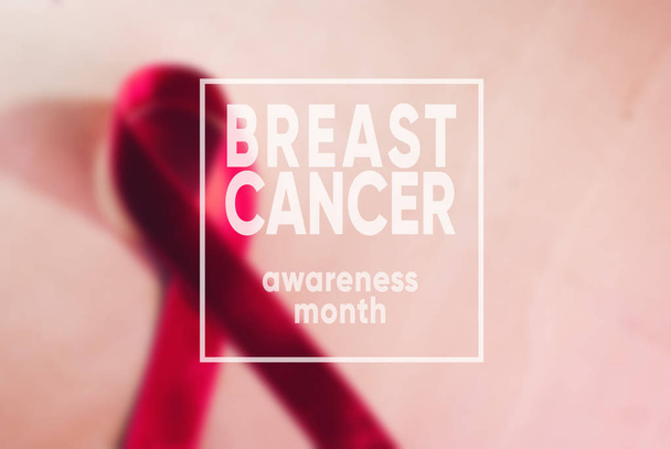 Banner Brustkrebs rosa Schleife auf Holzbrett Hintergrund - Foto, Bild