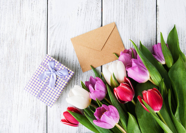 tulips bouquet and gift box - Zdjęcie, obraz