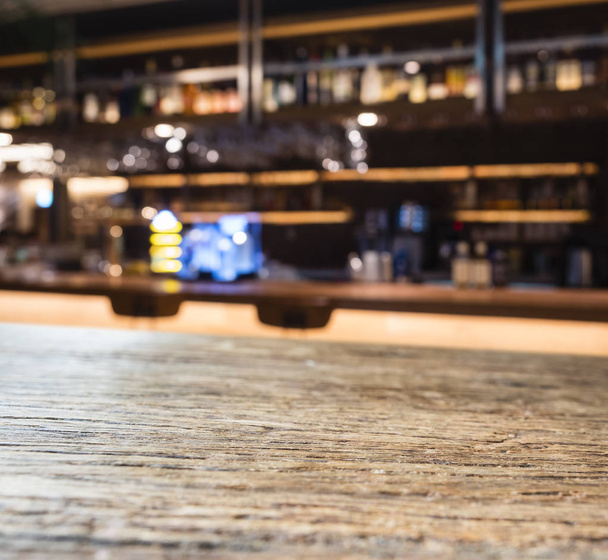 Bar de sobremesa con estante Blur Bar Interior del restaurante
 - Foto, imagen