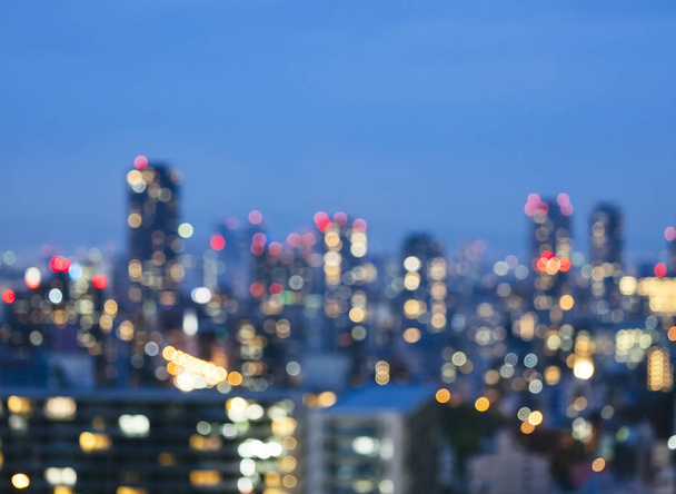 Blur πόλη scape νύχτα σκηνή κτίριο στον ορίζοντα με φωτισμό - Φωτογραφία, εικόνα