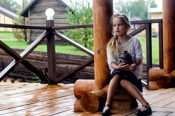 little girl in folk life - Foto, afbeelding