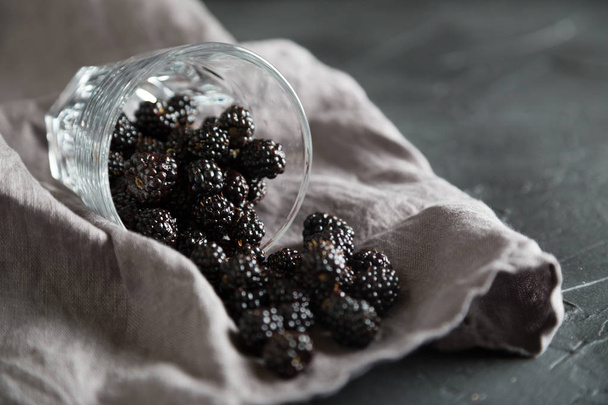 Fresh blackberries in glass - Φωτογραφία, εικόνα
