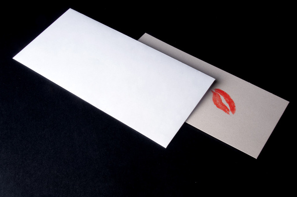 Envelope com impressões de lábios
 - Foto, Imagem