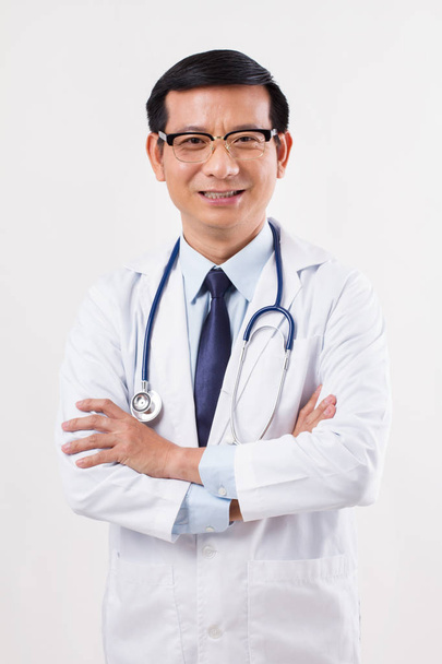 úspěšné šťastný usmívající se asijské lékař - Fotografie, Obrázek