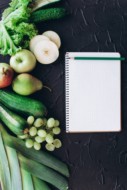 Notebook with vegetables and fruits - Foto, Imagem