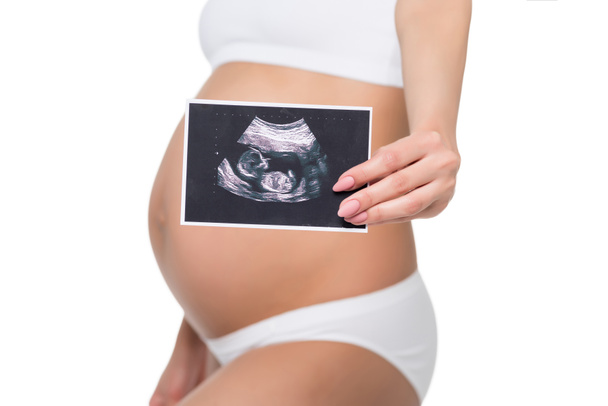 Έγκυος γυναίκα με υπερηχογράφημα - Φωτογραφία, εικόνα