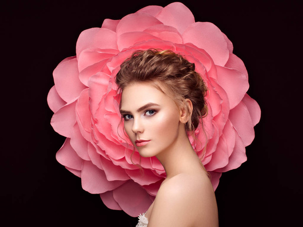 Beautiful woman on the background of a large flower - Fotografie, Obrázek