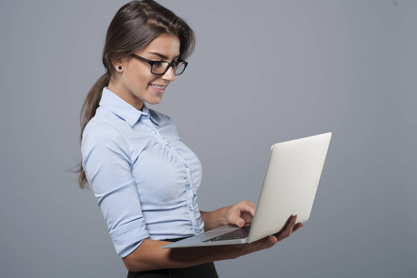 businesswoman using the laptop  - Fotó, kép