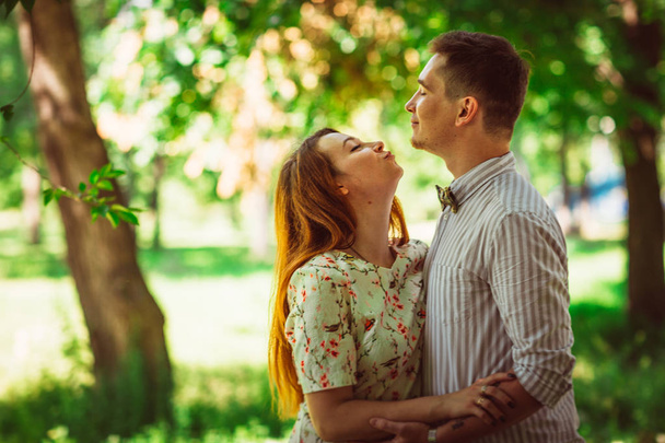 Beautiful couple on a natural background - Valokuva, kuva
