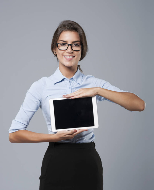 podnikatelka zobrazeno digitální tablet  - Fotografie, Obrázek