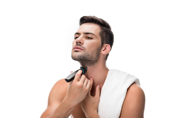 man shaving with electric trimmer - Fotografie, Obrázek
