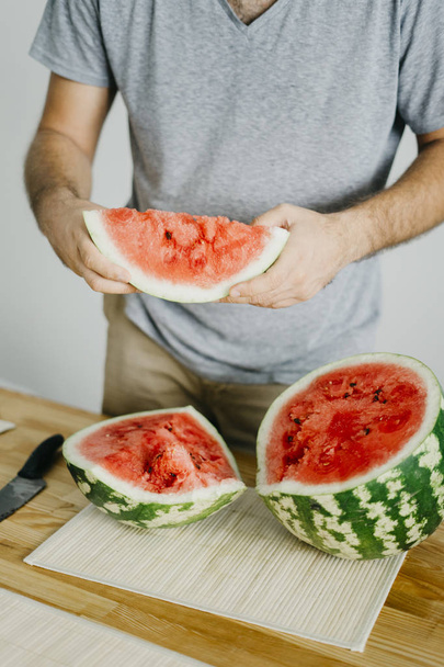 Young man holds watermelon - Zdjęcie, obraz